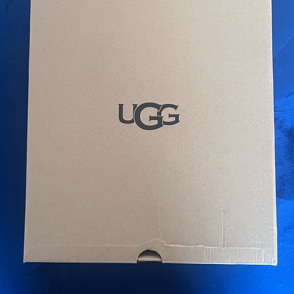 🆕UGG Black Classic Mini Platform Boots - Picture 5 of 5